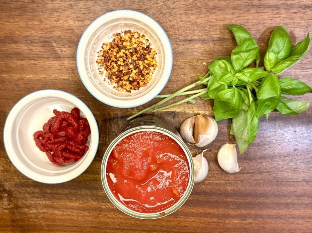 Tinned tomatoes, tomato puree, chilli flakes, garlic and basil.