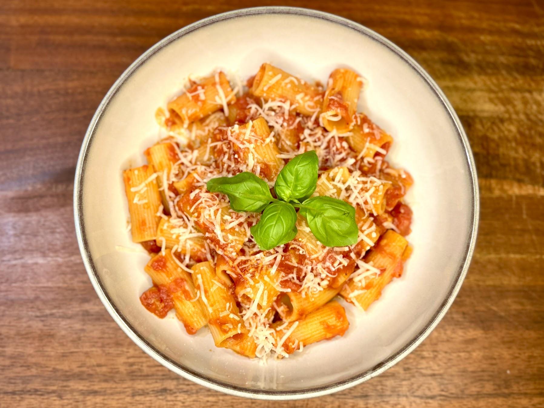 Pasta All’Arrabbiata, Easy 20 minute Pasta!